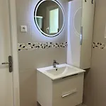 Avec Douche-wc, Terrasse Privative Et Piscine Partagee شقة