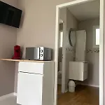 Avec Douche-wc, Terrasse Privative Et Piscine Partagee