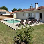 Avec Douche-wc, Terrasse Privative Et Piscine Partagee דירה