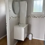 Avec Douche-wc, Terrasse Privative Et Piscine Partagee דירה *