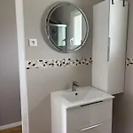 Avec Douche-wc, Terrasse Privative Et Piscine Partagee