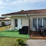 Avec Douche-wc, Terrasse Privative Et Piscine Partagee *