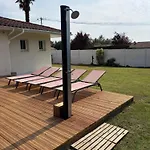 Avec Douche-wc, Terrasse Privative Et Piscine Partagee *