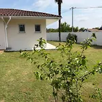 Avec Douche-wc, Terrasse Privative Et Piscine Partagee דירה *