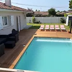 Avec Douche-wc, Terrasse Privative Et Piscine Partagee דירה *