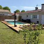 Avec Douche-wc, Terrasse Privative Et Piscine Partagee דירה