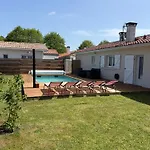 Avec Douche-wc, Terrasse Privative Et Piscine Partagee *