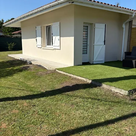 Lägenhet Avec Douche-wc, Terrasse Privative Et Piscine Partagee