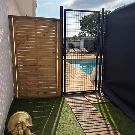 Appartement Avec Douche-wc, Terrasse Privative Et Piscine Partagee *