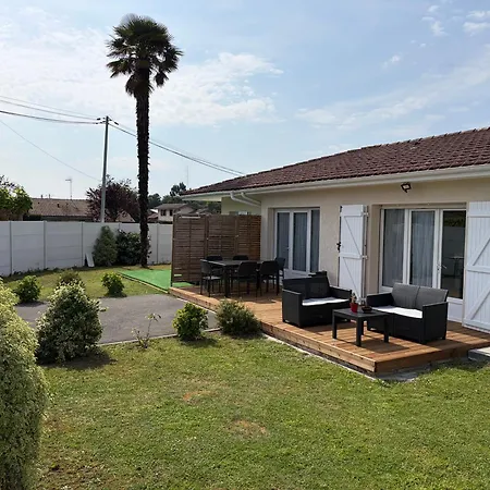 Avec Douche-wc, Terrasse Privative Et Piscine Partagee Appartement