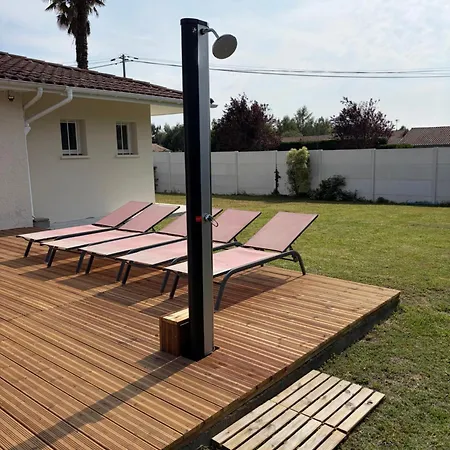 Avec Douche-wc, Terrasse Privative Et Piscine Partagee *