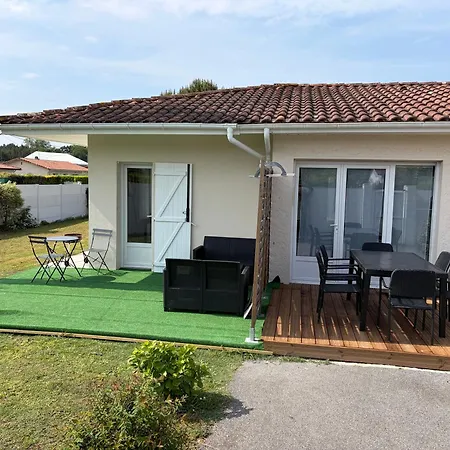 Avec Douche-wc, Terrasse Privative Et Piscine Partagee Appartement *