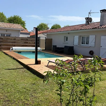 Avec Douche-wc, Terrasse Privative Et Piscine Partagee Appartement