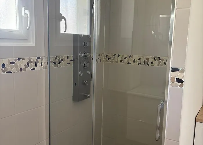 Avec Douche-wc, Terrasse Privative Et Piscine Partagee Lejlighed *