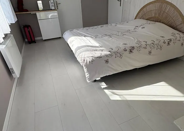 Avec Douche-wc, Terrasse Privative Et Piscine Partagee