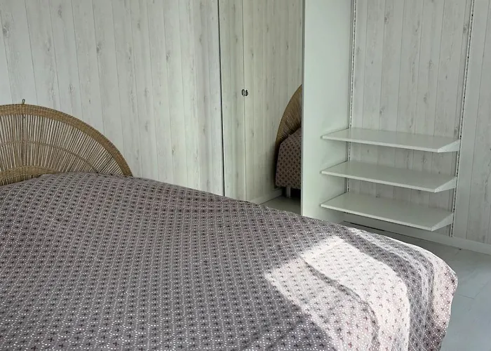 Avec Douche-wc, Terrasse Privative Et Piscine Partagee Lejlighed *