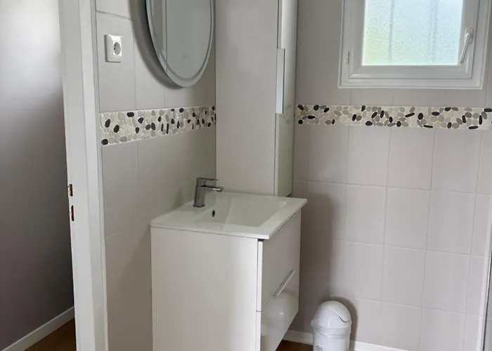 Avec Douche-wc, Terrasse Privative Et Piscine Partagee Lejlighed *